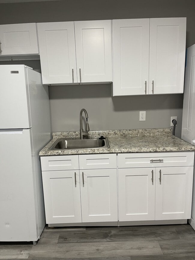 Building Photo - 3030 W 2nd St