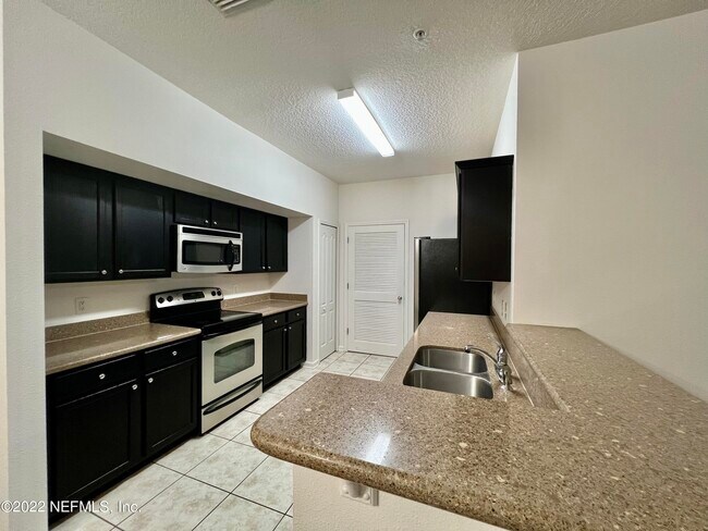 Building Photo - 4990 Key Lime Dr