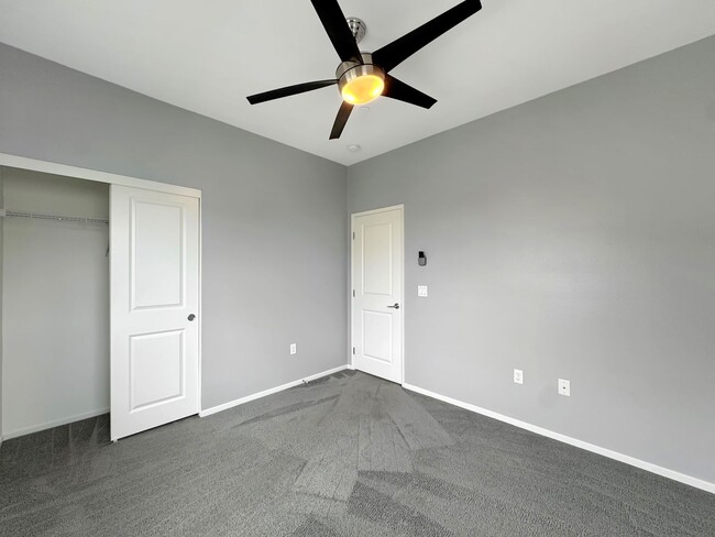 Building Photo - Great 3B/2.5BA Townhome in Otay Mesa!
