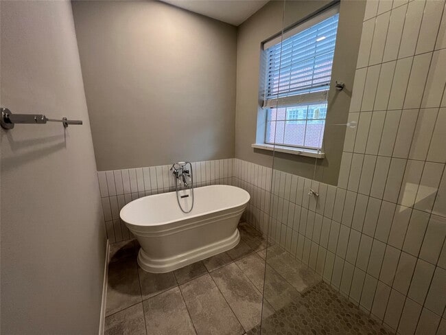 Building Photo - 1516 Park St