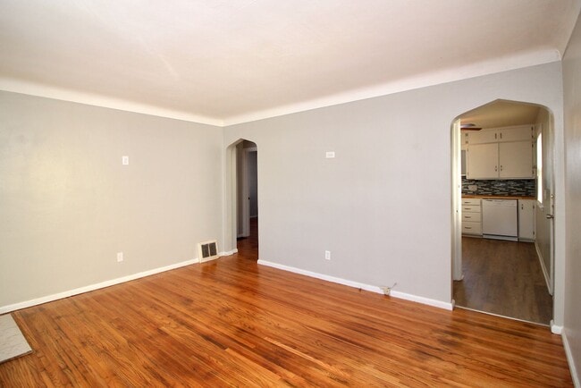 Building Photo - 3 bedroom house for rent