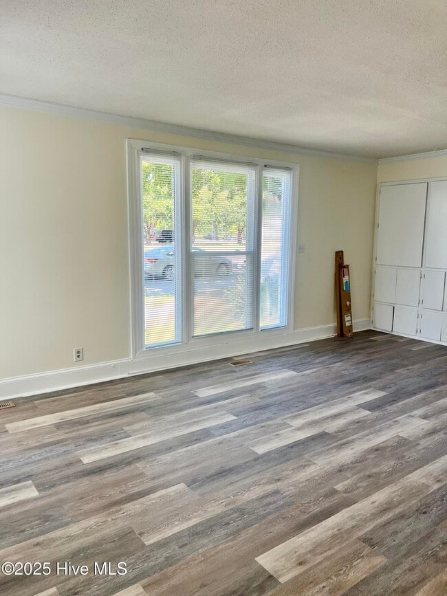 Building Photo - 2607 S Memorial Dr