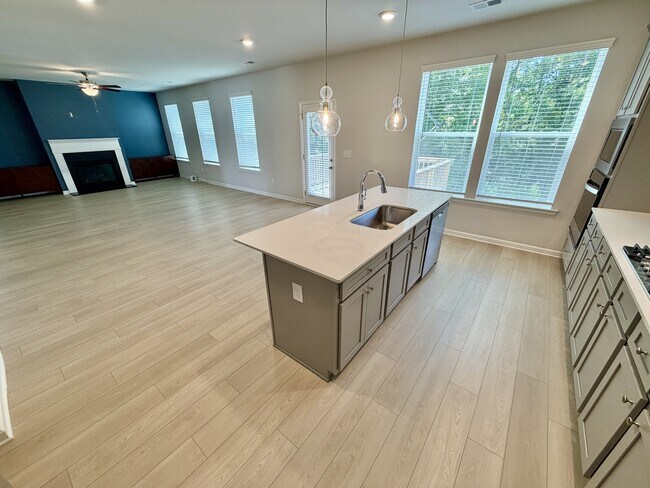 Building Photo - 540 Teversham Dr