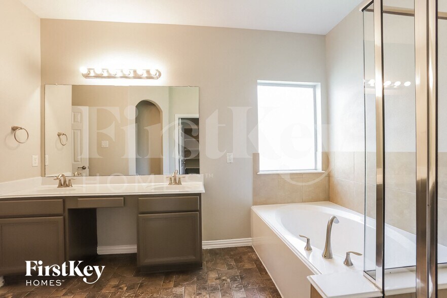 Building Photo - 28911 Hidden Lake Ct