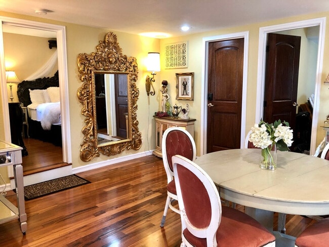 Building Photo - 4028 Beach Dr SW