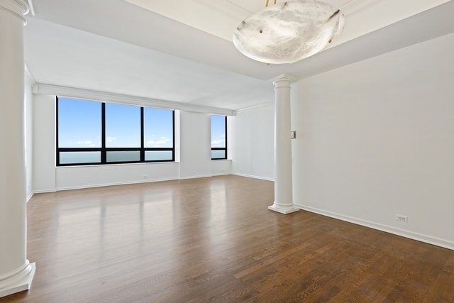 Building Photo - 180 E Pearson St