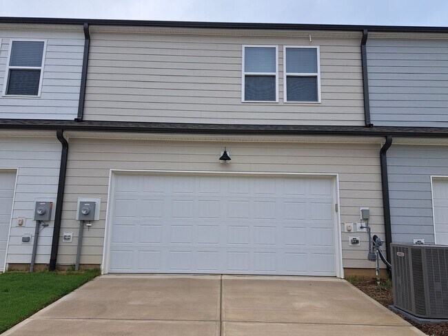 Building Photo - Charming 3 beds 2.5 baths in Fuquay Varina!