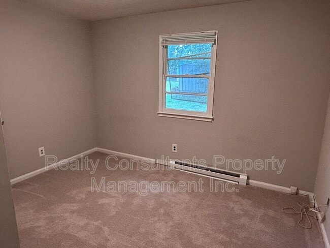 Building Photo - 115 Cox Ave