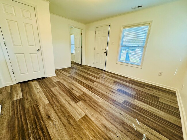 Building Photo - Price just reduced!