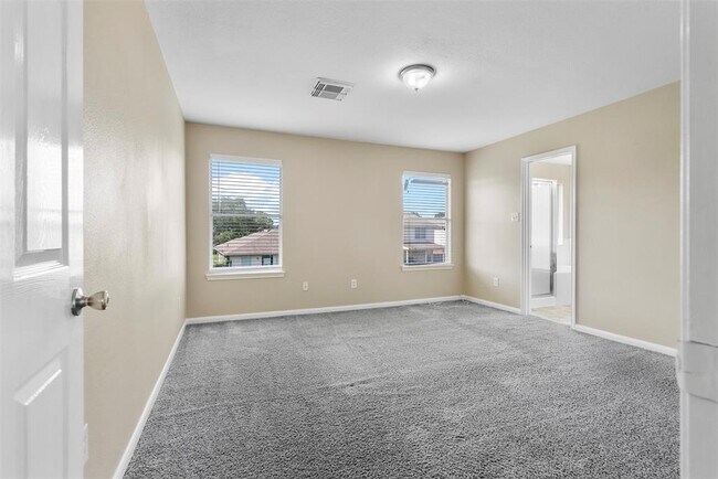 Building Photo - 2423 Pinpoint Dr