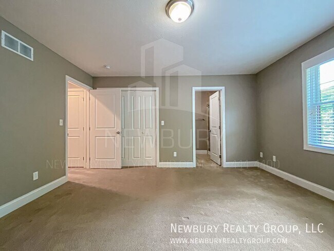 Building Photo - 147 Banksville Pl