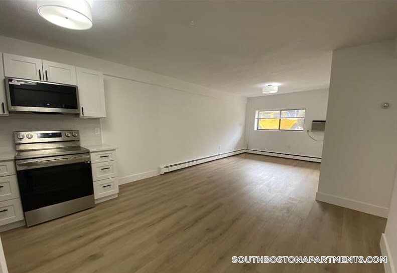 Building Photo - 741 E 6th St