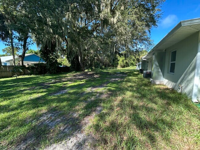 Building Photo - 2133 Sibley Ave