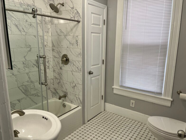 Building Photo - 21 Delaware Ave