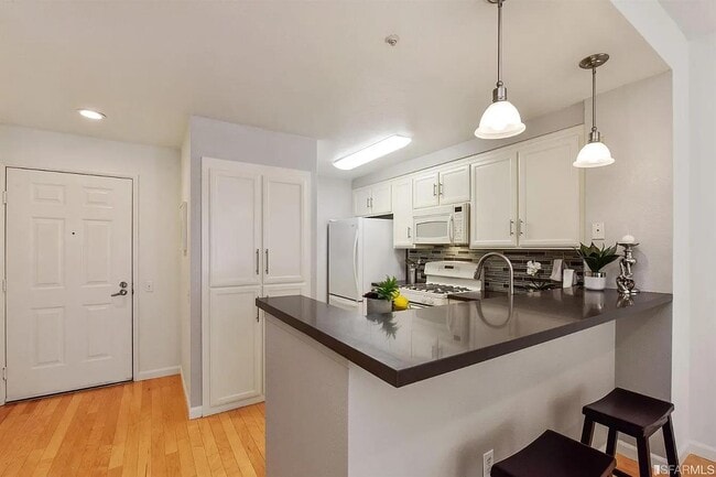 Building Photo - 260 Caldecott Ln