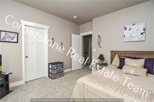 Building Photo - 10675 Abrams Dr