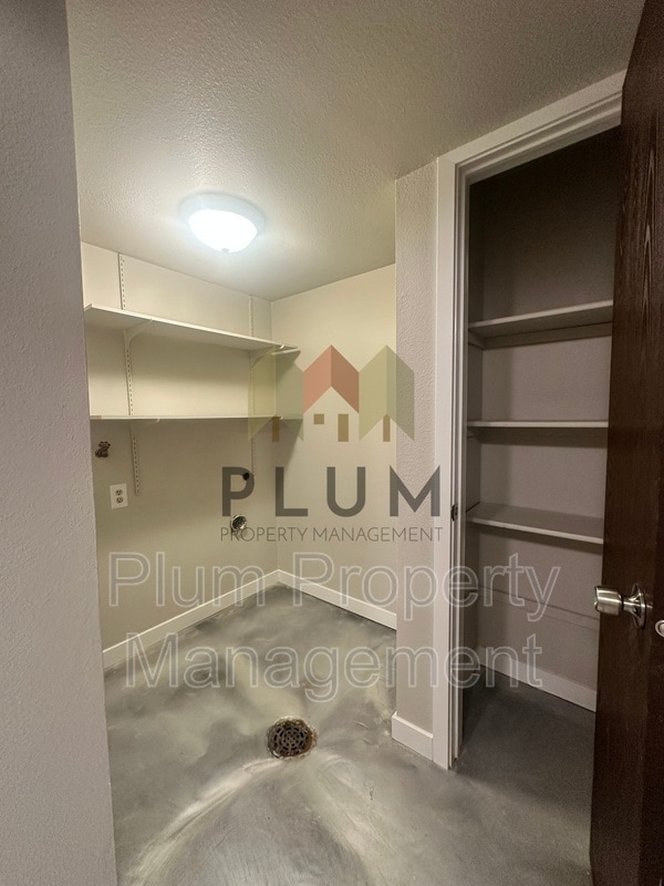 Building Photo - 809 Bulwer St