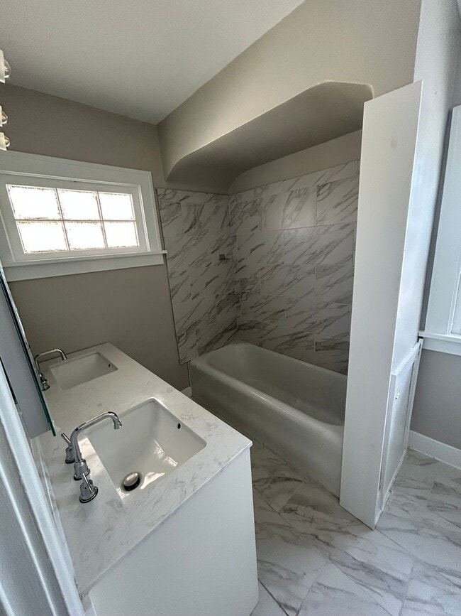 Building Photo - 3Bd 2BA Single Family Cleveland Heights