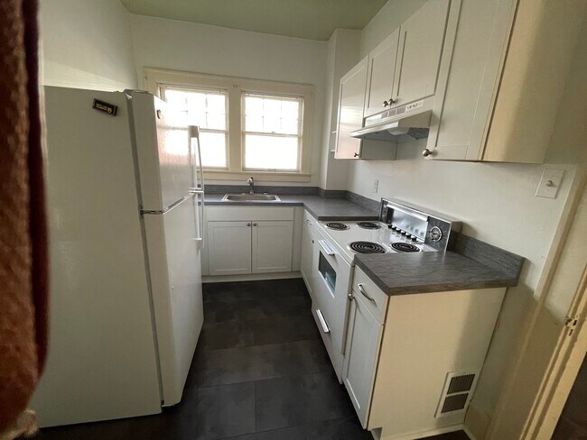 Building Photo - 227 Sycamore Rd