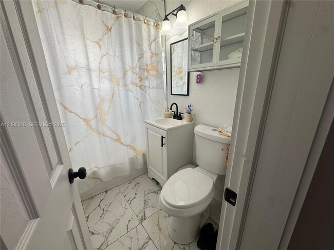 Building Photo - 427 NW 19th Ave