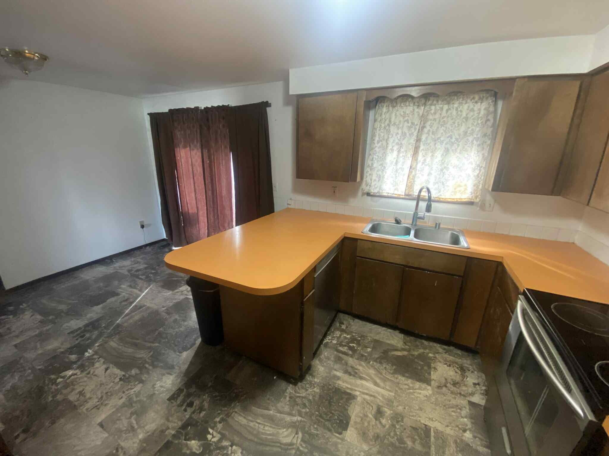 Building Photo - 3912 E Hartson Ave