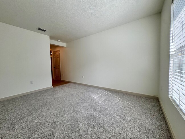 Building Photo - Remodeled Single Family Home in Hunter's Ridge Ormond Beach