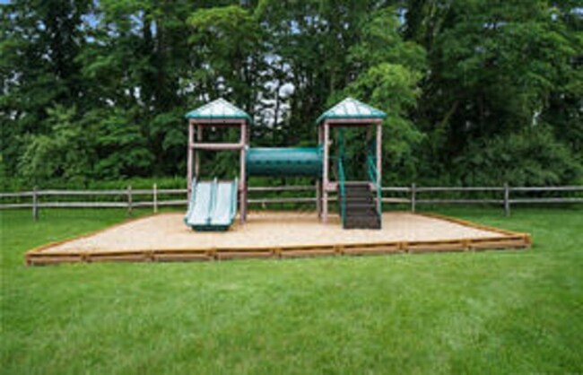 Building Photo - 2002 Larson Dr