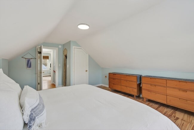 Building Photo - 3BR Cape Available 2/1