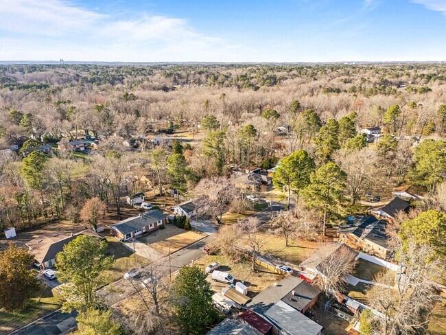 Building Photo - 2910 Kanewood Dr
