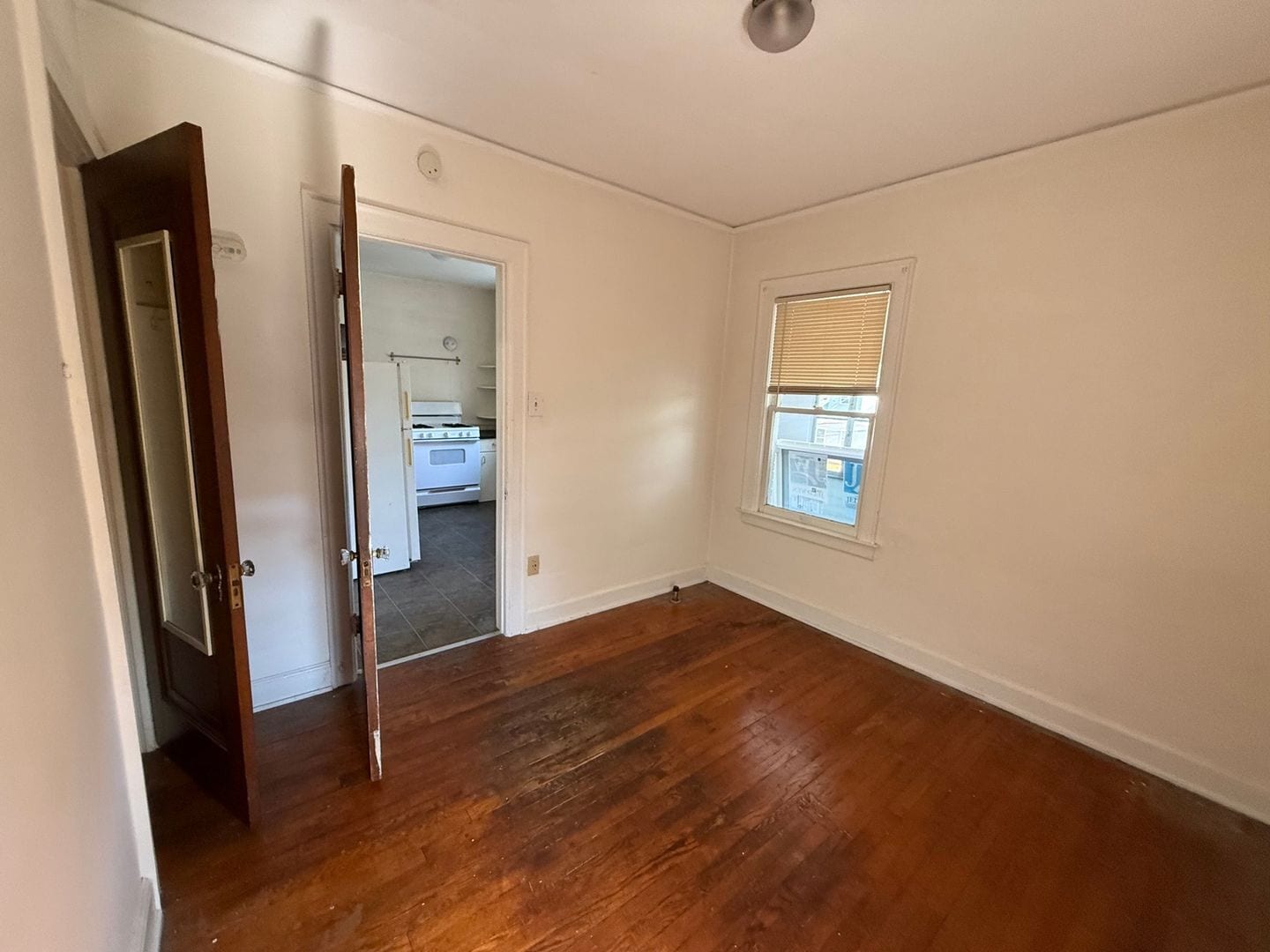 Building Photo - 884 Beaconsfield Ave
