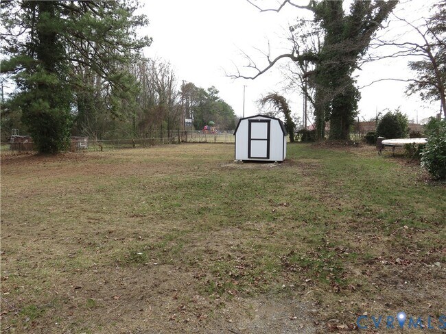 Building Photo - 1909 S Battery Dr