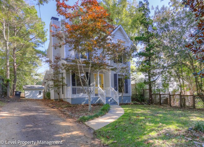 Building Photo - Victorian in Downtown Fairhope