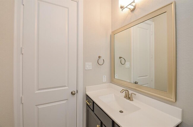 Building Photo - 13807 San Pasqual Pointe Dr