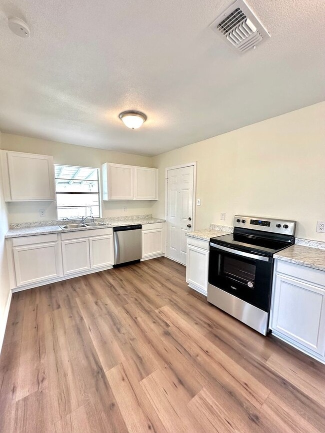 Building Photo - COMING SOON! Remodeled 3 Bedroom Home For ...