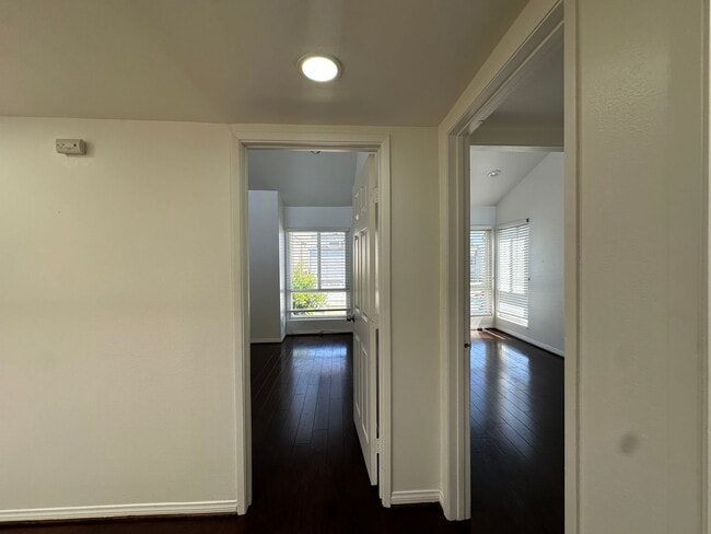 Building Photo - Huntington Beach Home