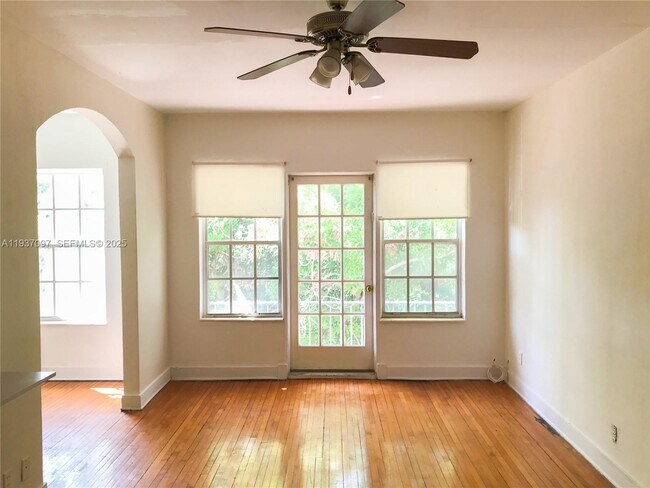 Building Photo - 700 W 51st St