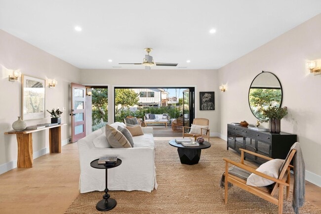 Building Photo - Eastside Gem - Fully Remodeled Modern Contemporary on Coveted Horseshoe Street