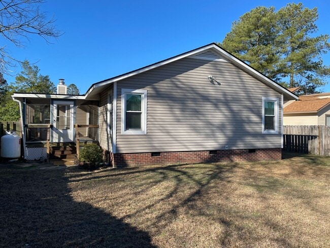 Building Photo - 3 Bedroom / 2 Bath Ranch