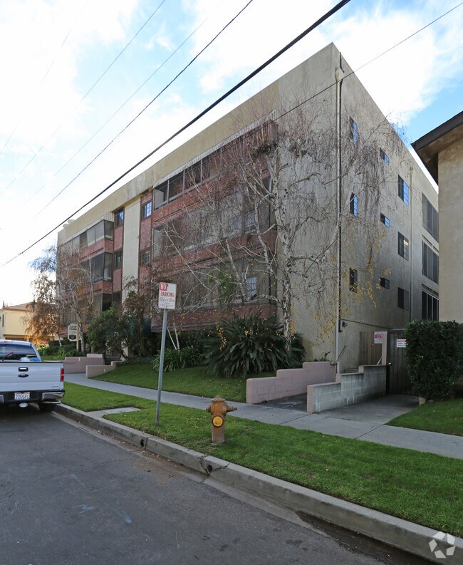 Building Photo - 5221 Bellingham Avenue Apartments