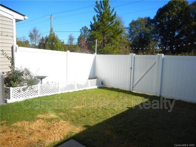 Building Photo - 13247 Savannah Point Dr