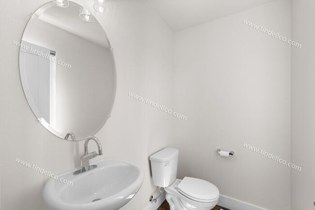 Building Photo - 3 Bedroom 2.5 Bathroom Stunner with Covere...