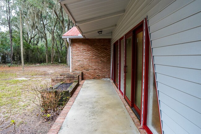 Building Photo - Tucked Away Three Bedroom Home