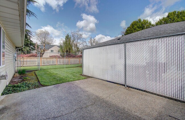Building Photo - Beautiful Updated 2BR/2BA in 55+ Fisher Landing Community – Available Now!