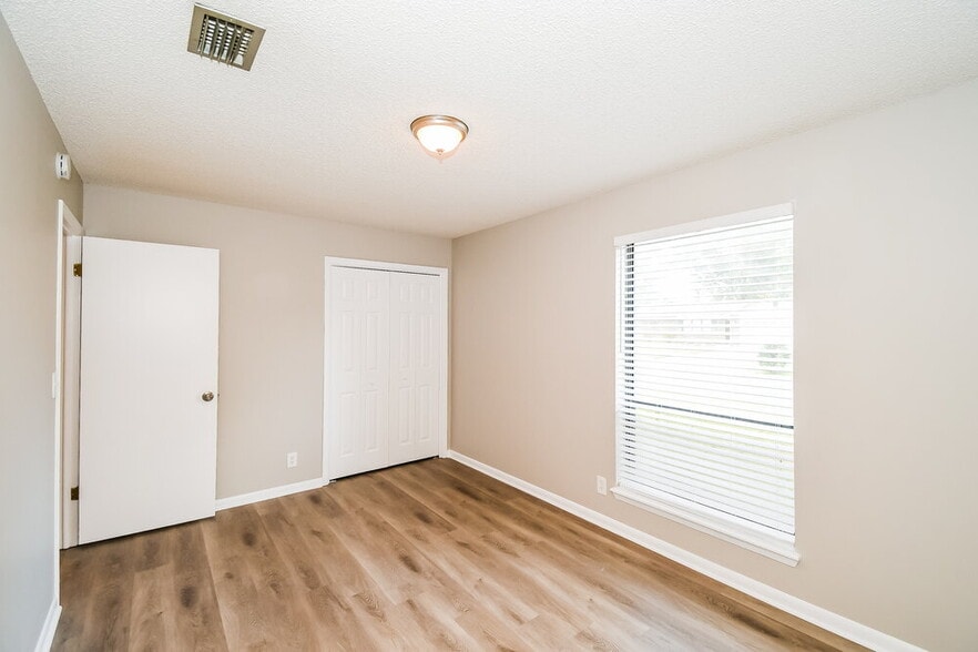 Building Photo - 7152 Holiday Hill Ct