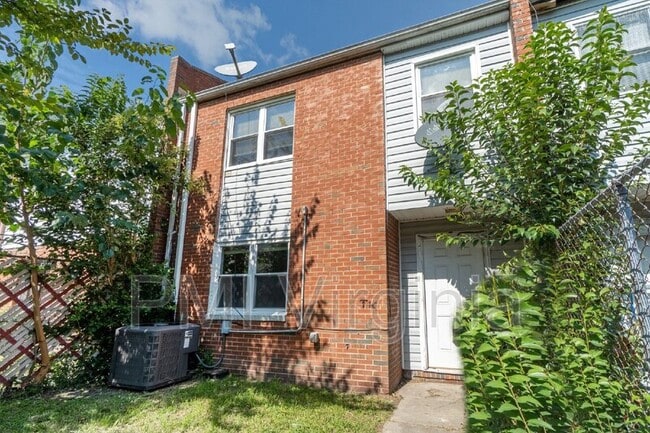 Building Photo - 909 E Liberty St