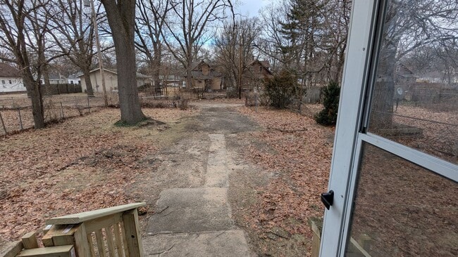 Building Photo - 2513 Howden St