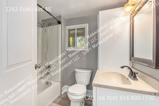 Building Photo - 1262 Ford Ave NE