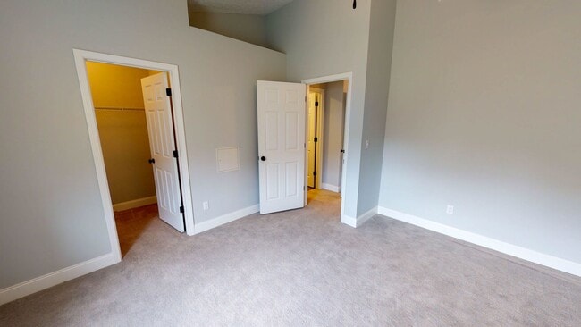 Building Photo - Modern 3-Level Townhome in Monaca – 2 Bed,...