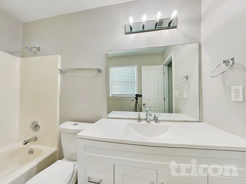 Building Photo - 39 Pine Grove Cir