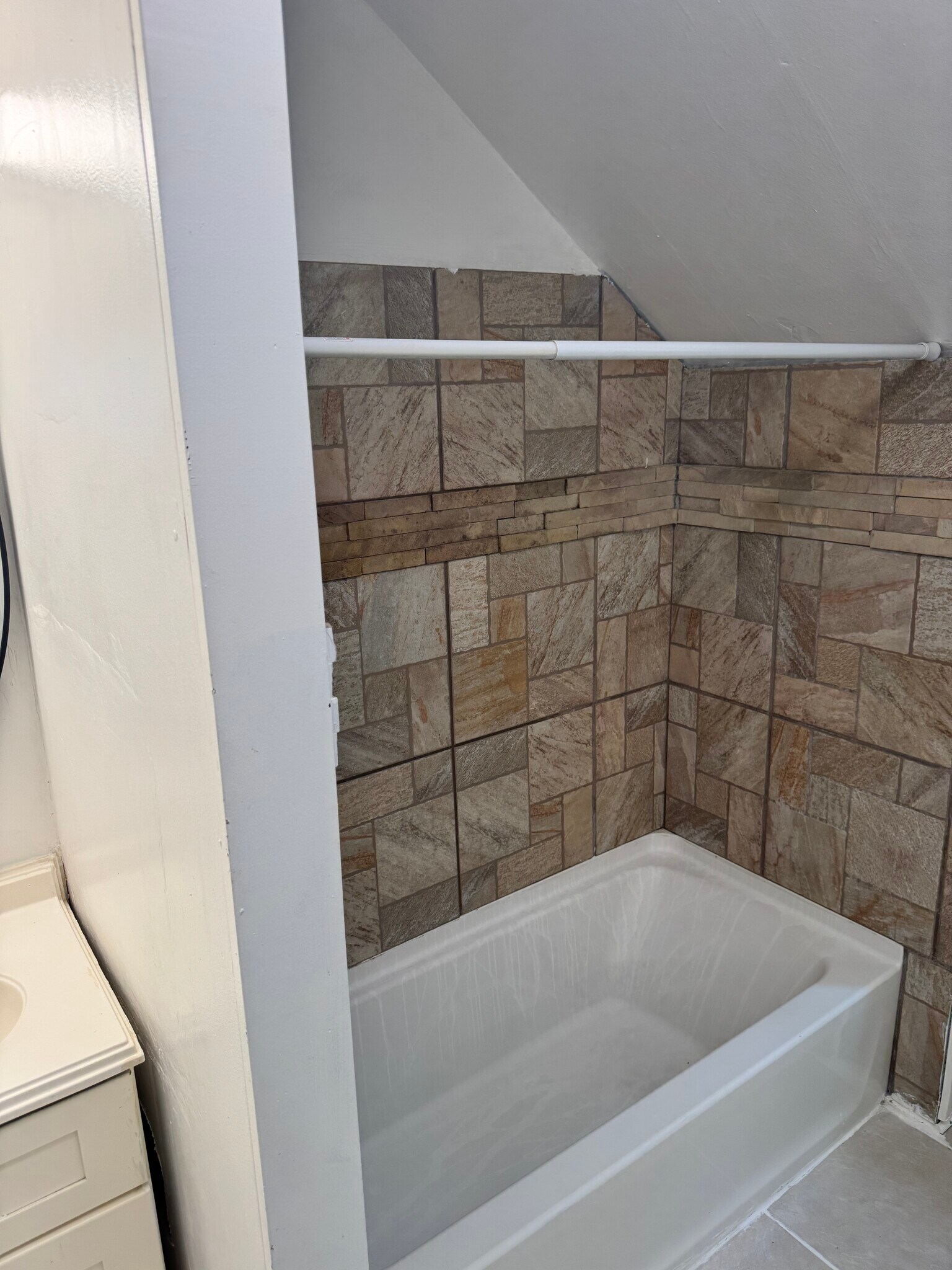 Building Photo - 211 Oxford St